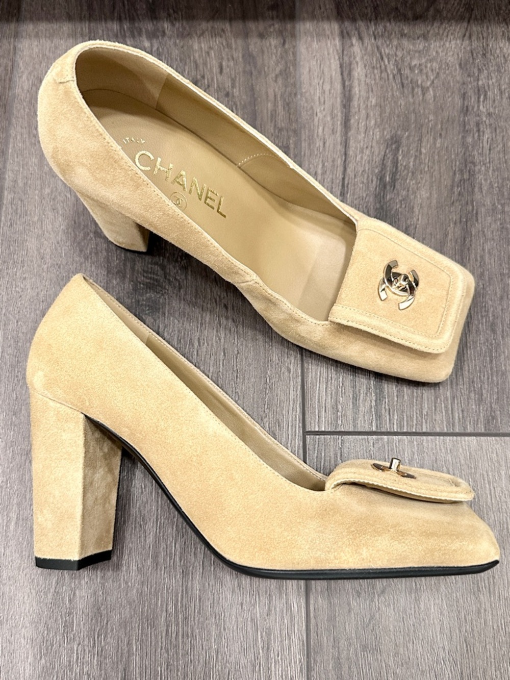 NEW Chanel Blazy CAMEL BEIGE BROWN Square Toe CC Logo Turn-lock Pumps Heels 37C